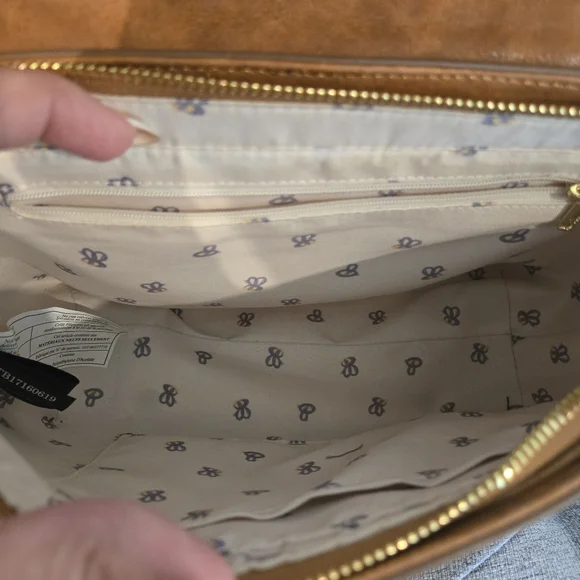 RARE Loungefly Disney Winnie the Pooh Bees Crossbody Bag - BoxLunch Exclusive - Picture 9 of 16